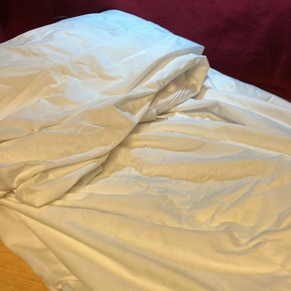 Queen-Size Zippered Mattress Cover